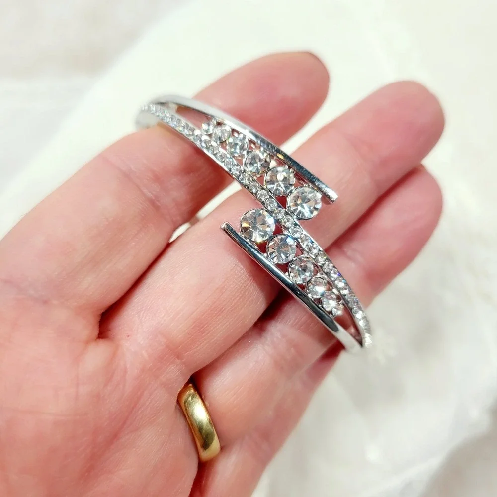 Menton Ezil Love Encounter Crystal Bypass Bangle Bracelet White Gold Plated